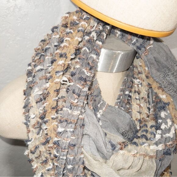Unbranded Gray & Tan Crochet Textured Infinity Scarf - Picture 2 of 3
